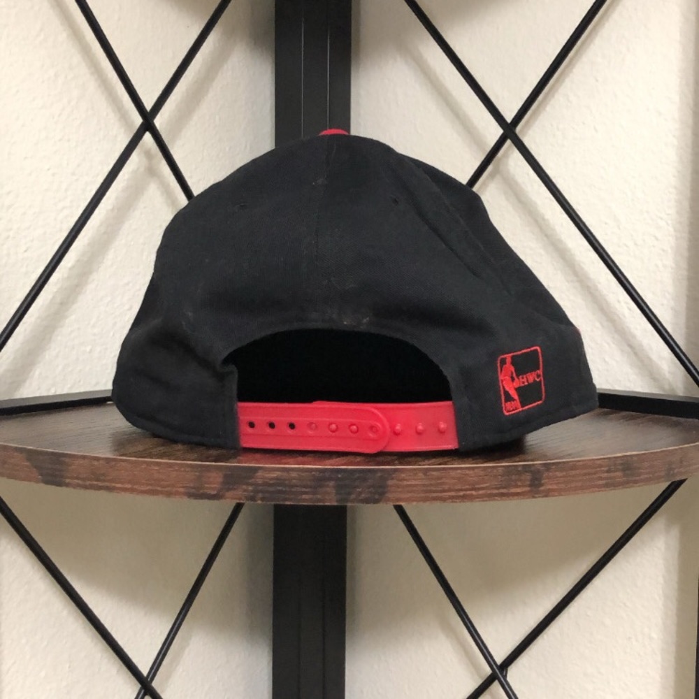 New Era Miami Heats Hardwood Classic Black Snapback Hat - Picture 4 of 7